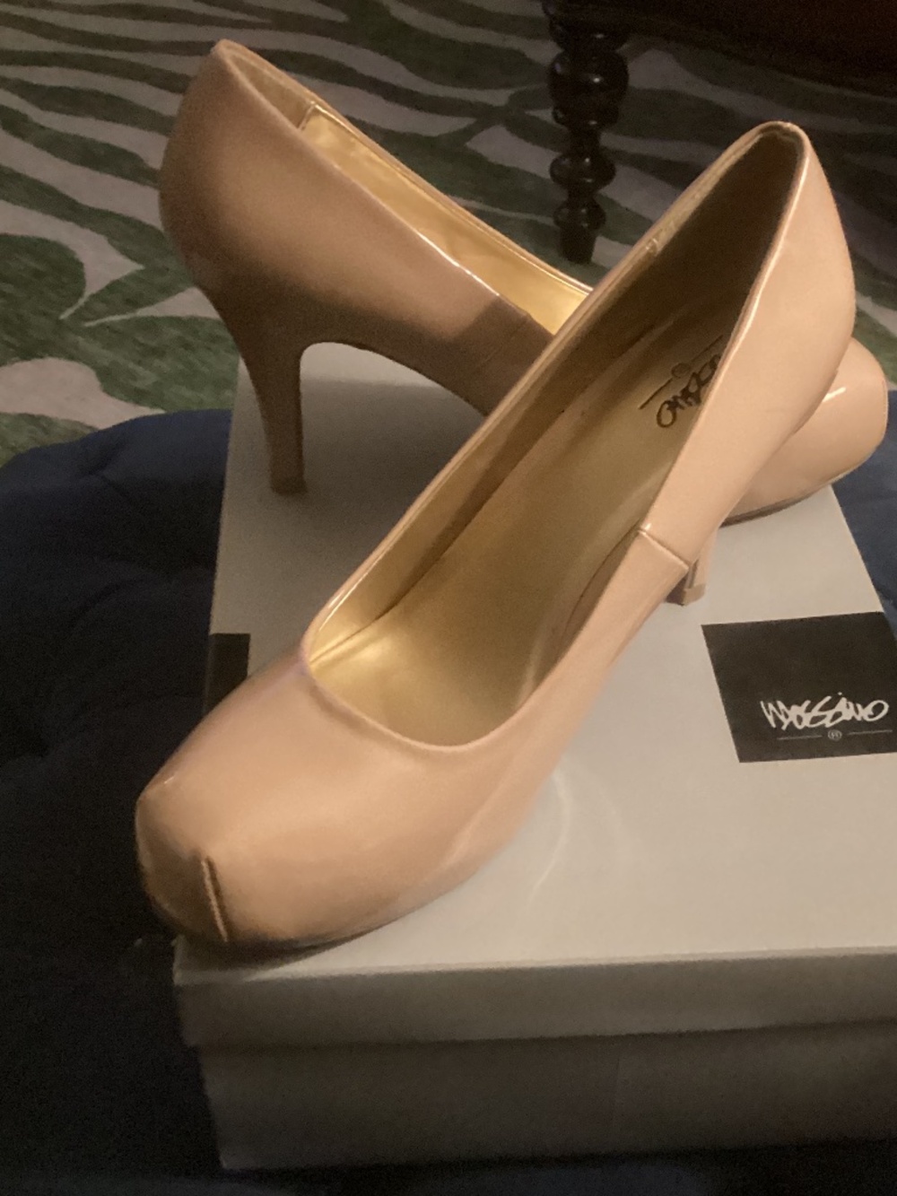 Mossimo Beige Patent heels